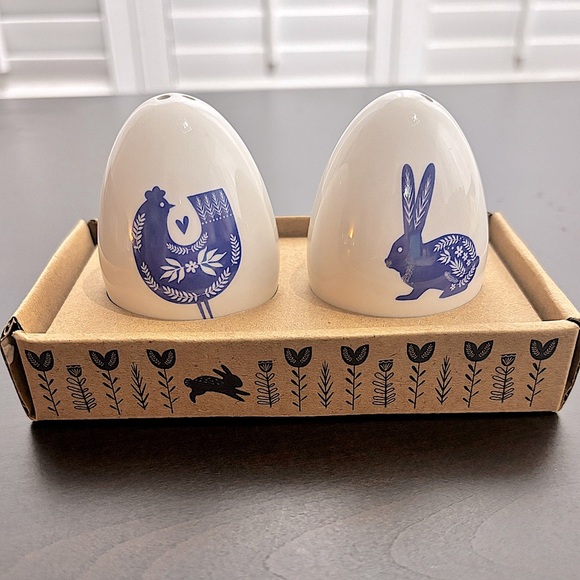 NEW Eccolo Ceramic Egg Rooster & Rabbit Salt & Pepper Shakers - Picture 1 of 4